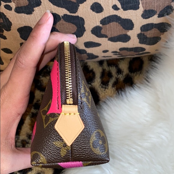 Sold 🎀Louis Vuitton game on collection cosmetic pouch - Picture 7 of 13